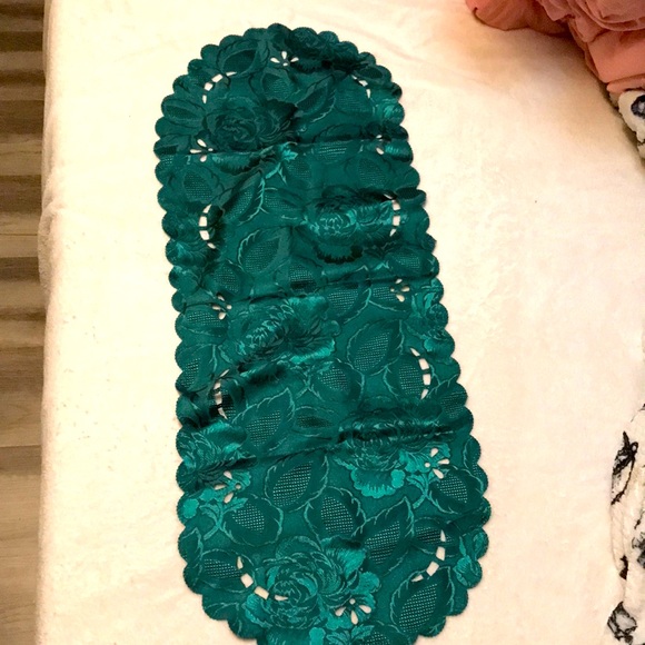 TABLE RUNNER - Picture 2 of 10